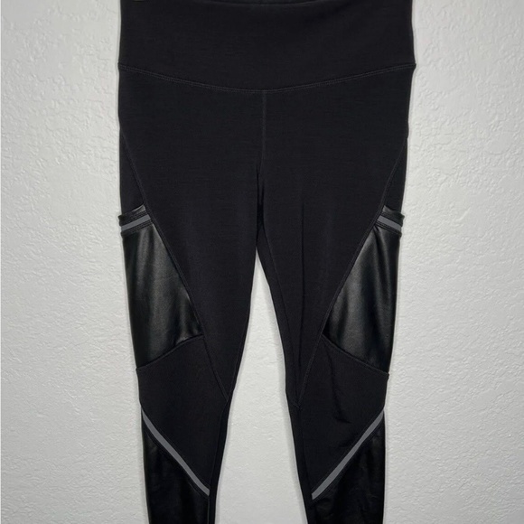 SOLD Athleta Cozy Urban Fleece Lines Leggings black/small - Picture 5 of 6